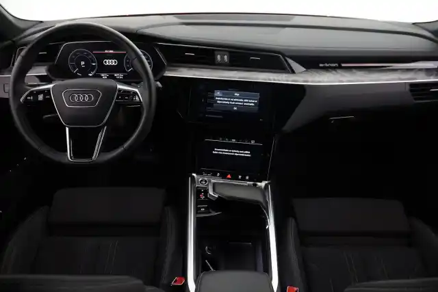 Punainen Coupe, Audi Q8 e-tron – VAR-00888