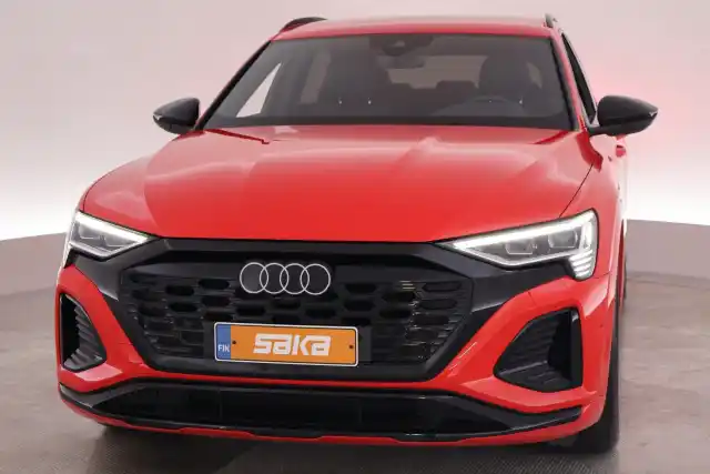 Punainen Coupe, Audi Q8 e-tron – VAR-00888