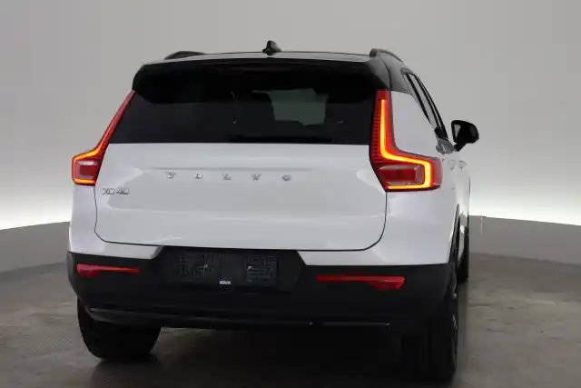 Valkoinen Maastoauto, Volvo XC40 – VAR-00903