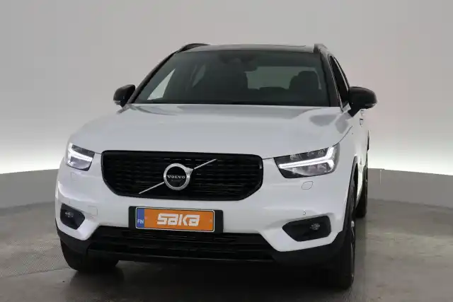 Valkoinen Maastoauto, Volvo XC40 – VAR-00903