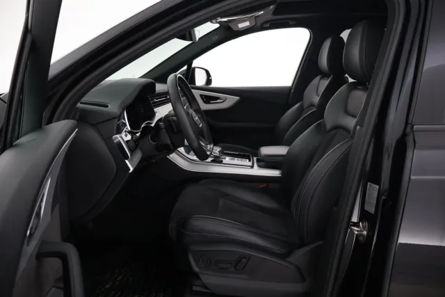 Musta Maastoauto, Audi Q7 – VAR-00915
