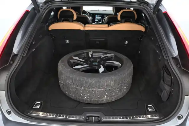 Harmaa Farmari, Volvo V90 – VAR-00944