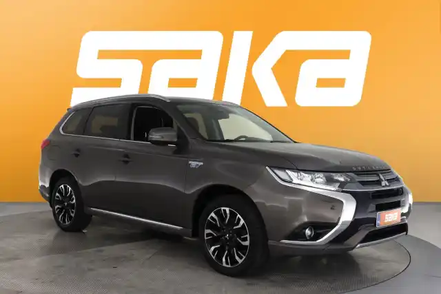 Ruskea Maastoauto, Mitsubishi Outlander PHEV – VAR-009651