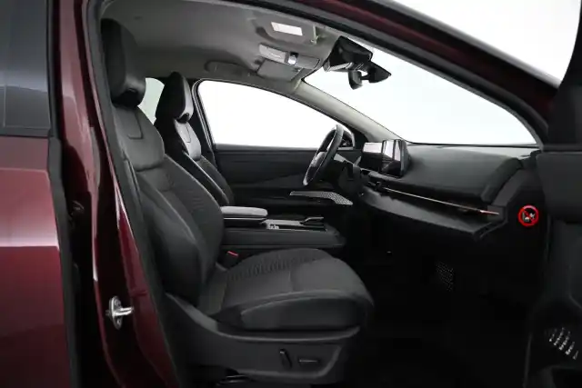 Punainen Maastoauto, Nissan Ariya – VAR-00966