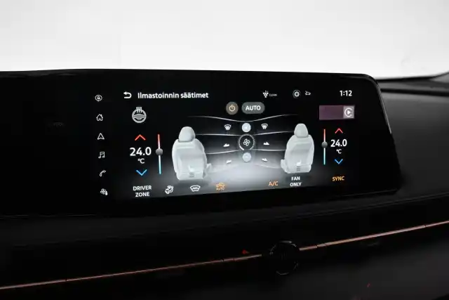 Punainen Maastoauto, Nissan Ariya – VAR-00966