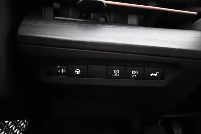 Punainen Maastoauto, Nissan Ariya – VAR-00966