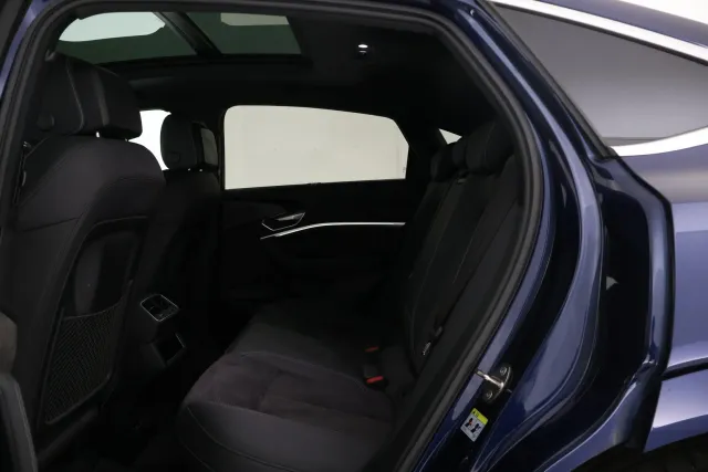 Sininen Coupe, Audi e-tron – VAR-010562