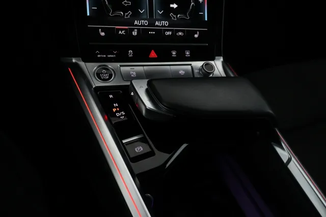 Sininen Coupe, Audi e-tron – VAR-010562