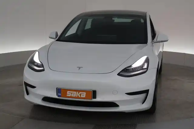 Valkoinen Sedan, Tesla Model 3 – VAR-01122