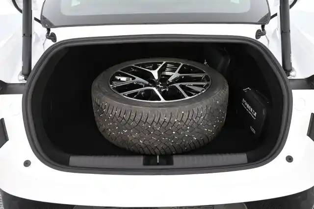  Sedan, XPENG P7 – VAR-012428
