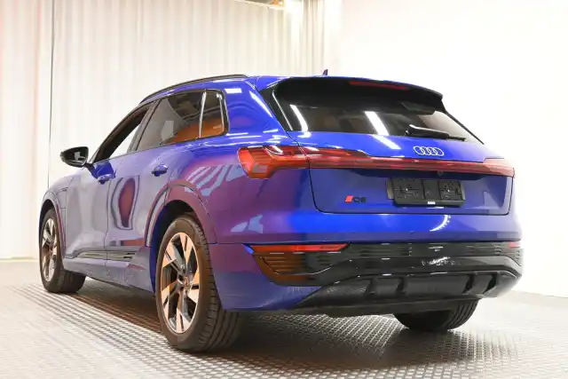 Sininen Maastoauto, Audi Q8 e-tron – VAR-01249