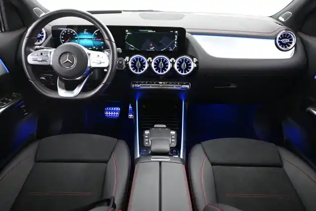 Valkoinen Maastoauto, Mercedes-Benz EQA – VAR-01323