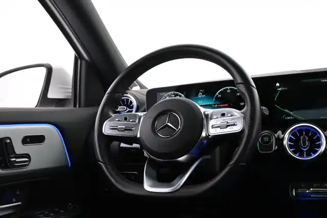 Valkoinen Maastoauto, Mercedes-Benz EQA – VAR-01323