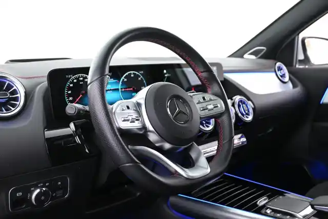 Valkoinen Maastoauto, Mercedes-Benz EQA – VAR-01323