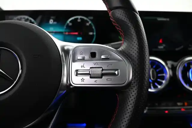 Valkoinen Maastoauto, Mercedes-Benz EQA – VAR-01323