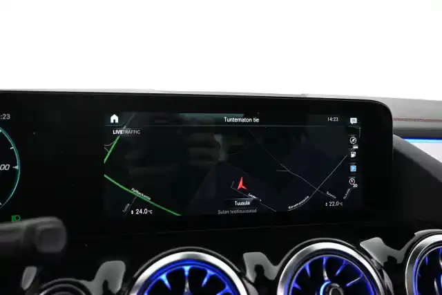 Valkoinen Maastoauto, Mercedes-Benz EQA – VAR-01323