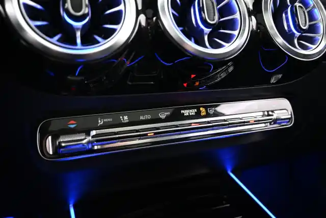Valkoinen Maastoauto, Mercedes-Benz EQA – VAR-01323