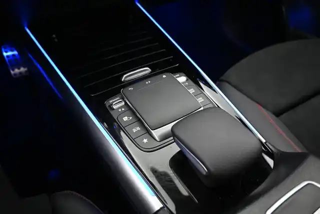Valkoinen Maastoauto, Mercedes-Benz EQA – VAR-01323