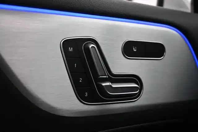 Valkoinen Maastoauto, Mercedes-Benz EQA – VAR-01323