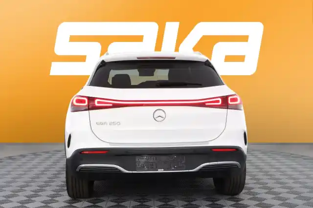 Valkoinen Maastoauto, Mercedes-Benz EQA – VAR-01323