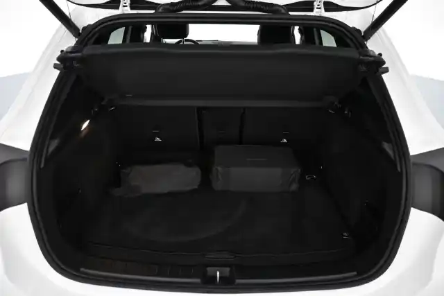 Valkoinen Maastoauto, Mercedes-Benz EQA – VAR-01323