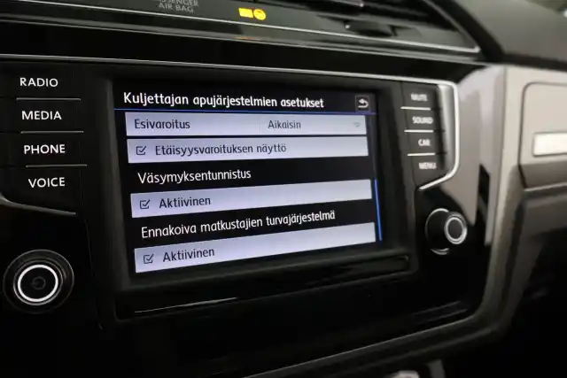 Sininen Tila-auto, Volkswagen Touran – VAR-01434