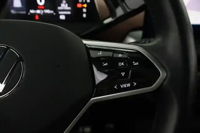 Valkoinen Viistoperä, Volkswagen ID.4 – VAR-014525