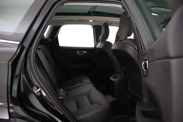 Musta Maastoauto, Volvo XC60 – VAR-01462