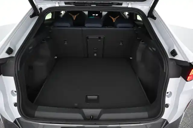 Valkoinen Maastoauto, CUPRA Tavascan – VAR-01473