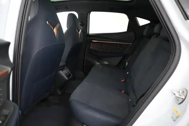 Valkoinen Maastoauto, CUPRA Tavascan – VAR-01473