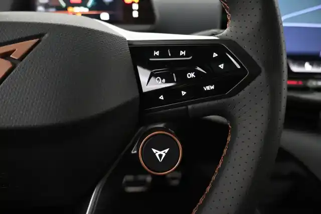 Valkoinen Maastoauto, CUPRA Tavascan – VAR-01473