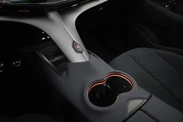 Valkoinen Maastoauto, CUPRA Tavascan – VAR-01473