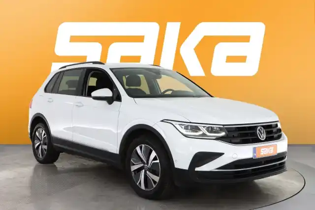 Valkoinen Maastoauto, Volkswagen Tiguan – VAR-01515