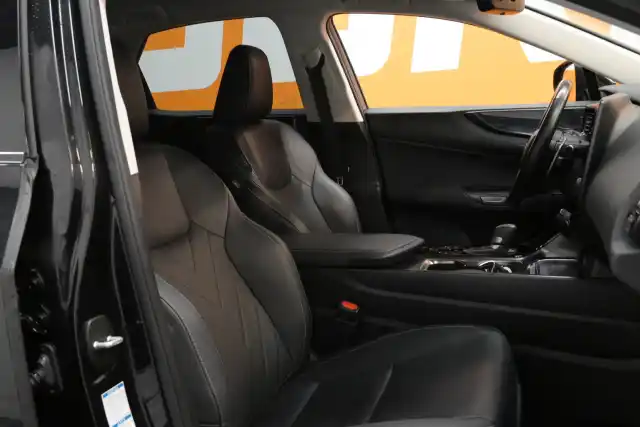 Musta Maastoauto, Lexus NX – VAR-01659