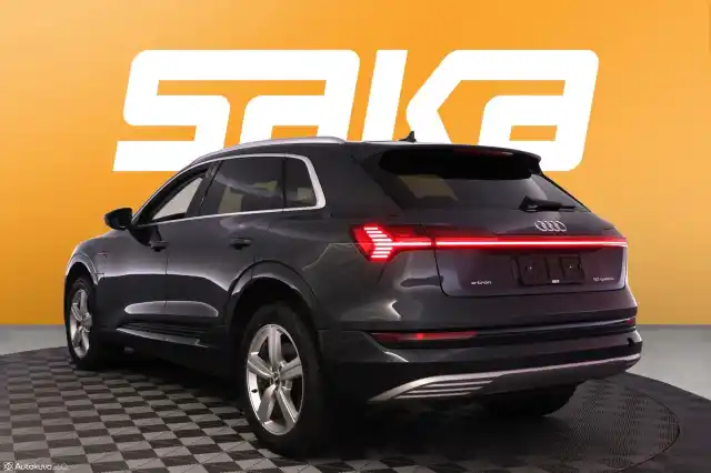 Musta Maastoauto, Audi e-tron – VAR-016594
