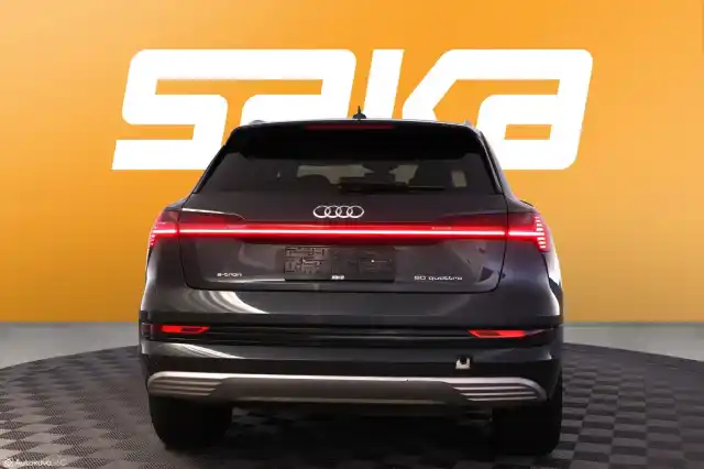 Musta Maastoauto, Audi e-tron – VAR-016594