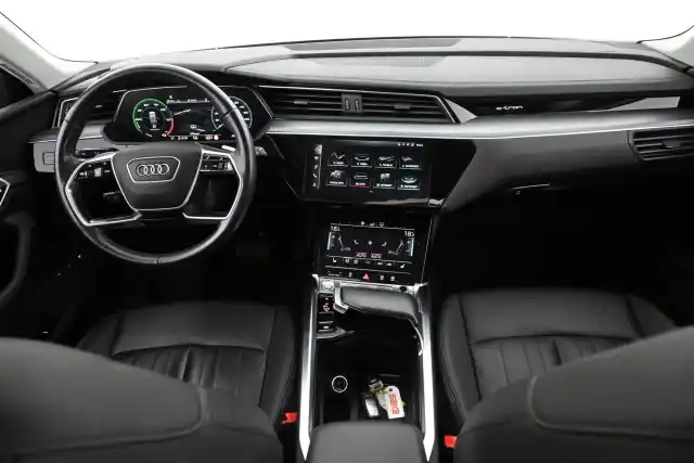 Musta Maastoauto, Audi e-tron – VAR-016594