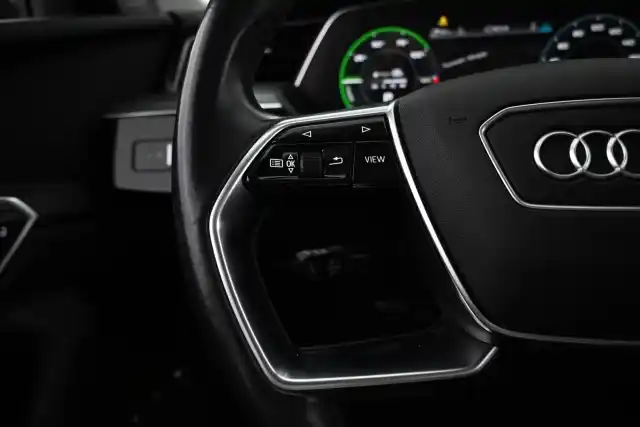 Musta Maastoauto, Audi e-tron – VAR-016594
