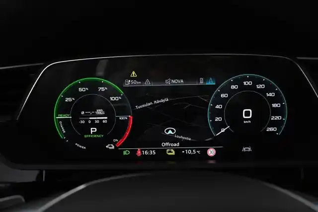 Musta Maastoauto, Audi e-tron – VAR-016594
