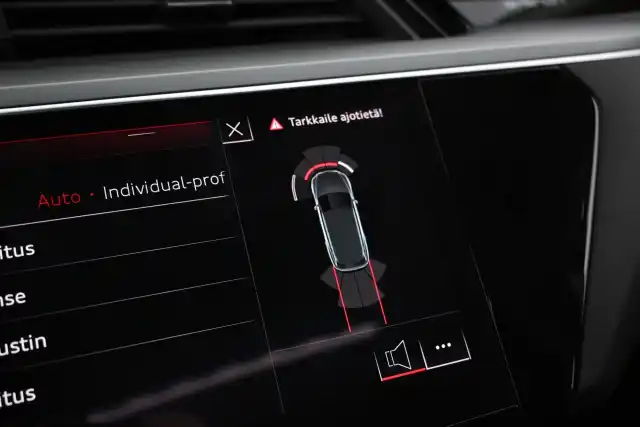 Musta Maastoauto, Audi e-tron – VAR-016594