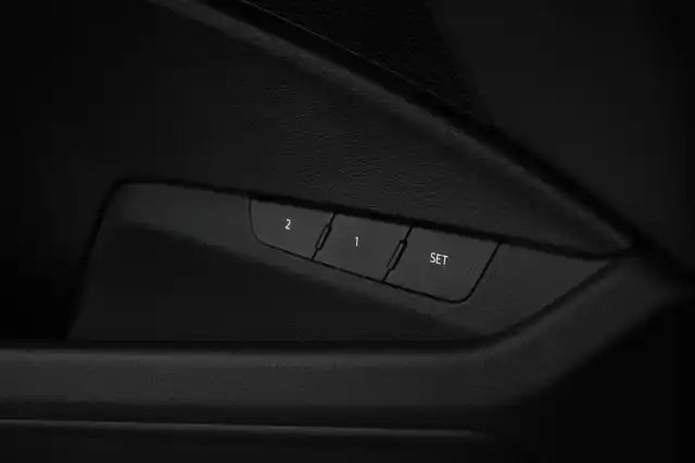 Musta Maastoauto, Audi e-tron – VAR-016594