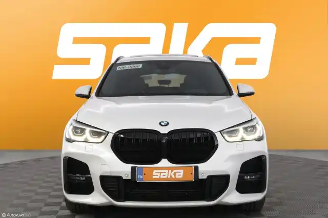 Valkoinen Maastoauto, BMW X1 – VAR-01702