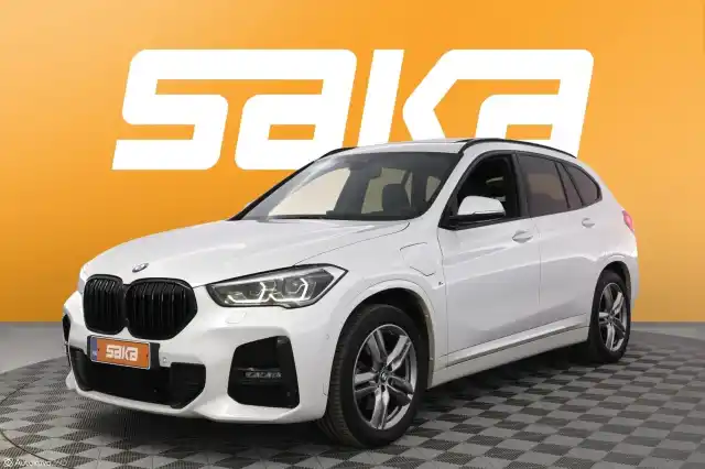 Valkoinen Maastoauto, BMW X1 – VAR-01702