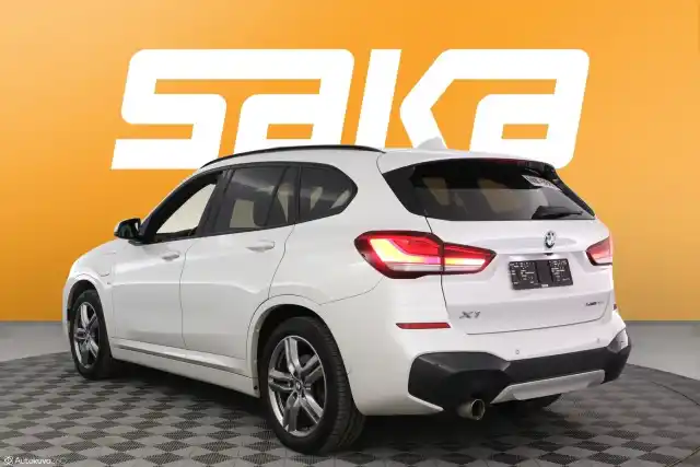 Valkoinen Maastoauto, BMW X1 – VAR-01702