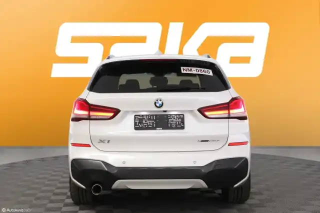 Valkoinen Maastoauto, BMW X1 – VAR-01702