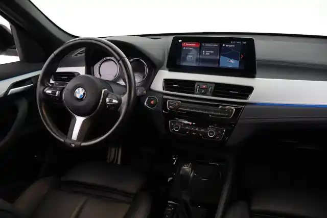 Valkoinen Maastoauto, BMW X1 – VAR-01702