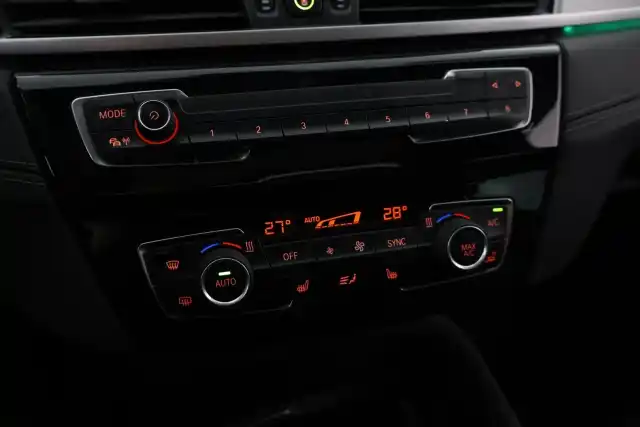Valkoinen Maastoauto, BMW X1 – VAR-01702