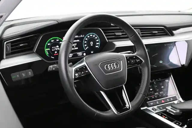 Musta Maastoauto, Audi e-tron – VAR-01752