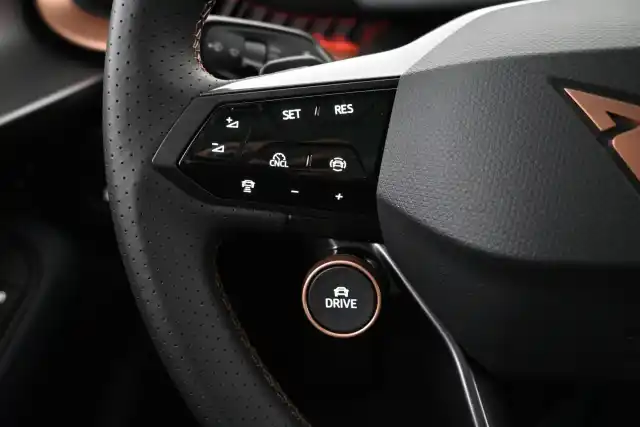 Harmaa Maastoauto, CUPRA Tavascan – VAR-01775