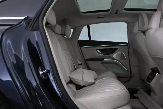 Sininen Sedan, Mercedes-Benz EQS – VAR-01786